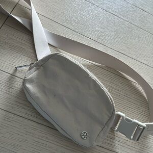 Lulu lemon everywhere belt bag